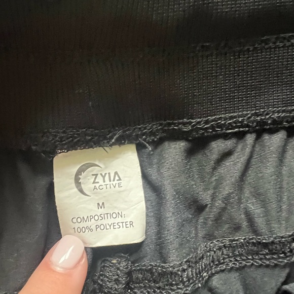 Zyia shorts - Picture 5 of 5